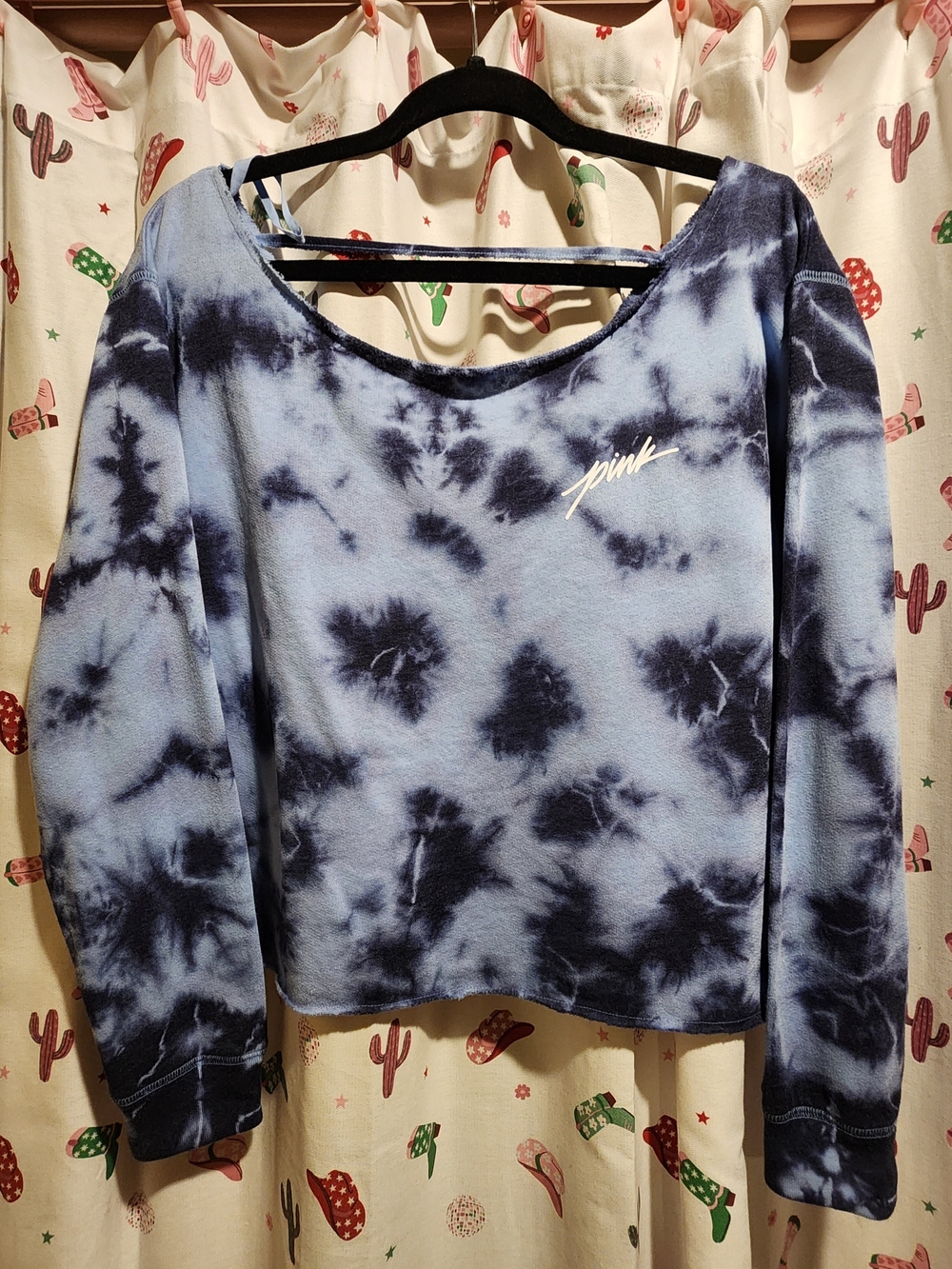 SZ SMALL VS PINK BLUE TIE DYE SWEATSHIRT.